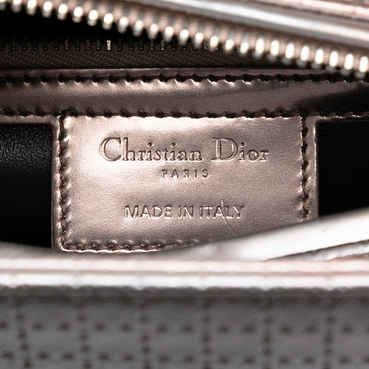 Dior Medium Metallic Patent Microcannage Lady Dior Roze