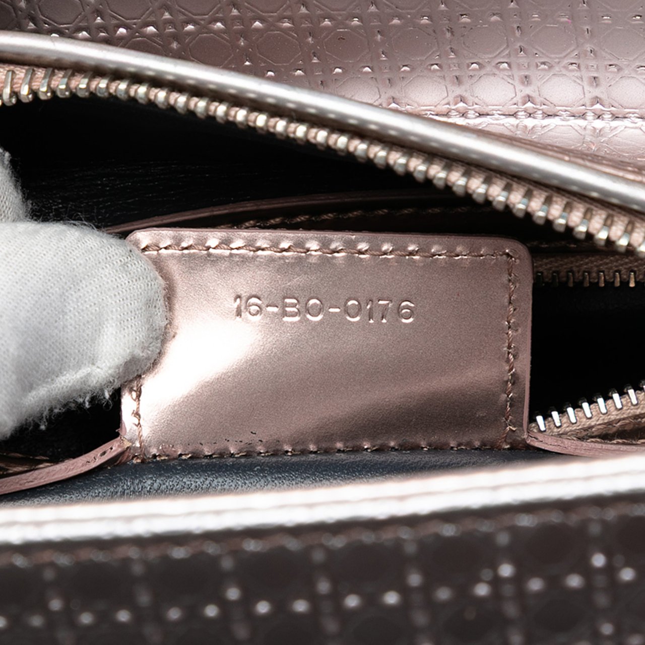 Dior Medium Metallic Patent Microcannage Lady Dior Roze