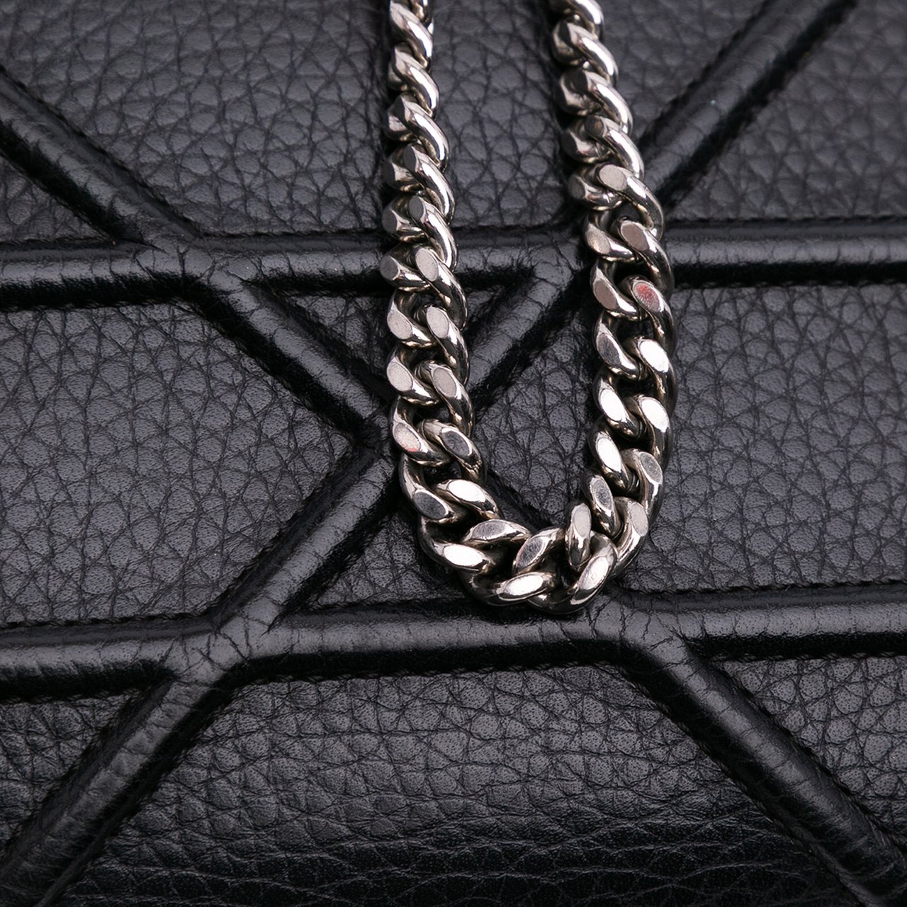 Dior Grained Calfskin Diorama Wallet on Chain Zwart