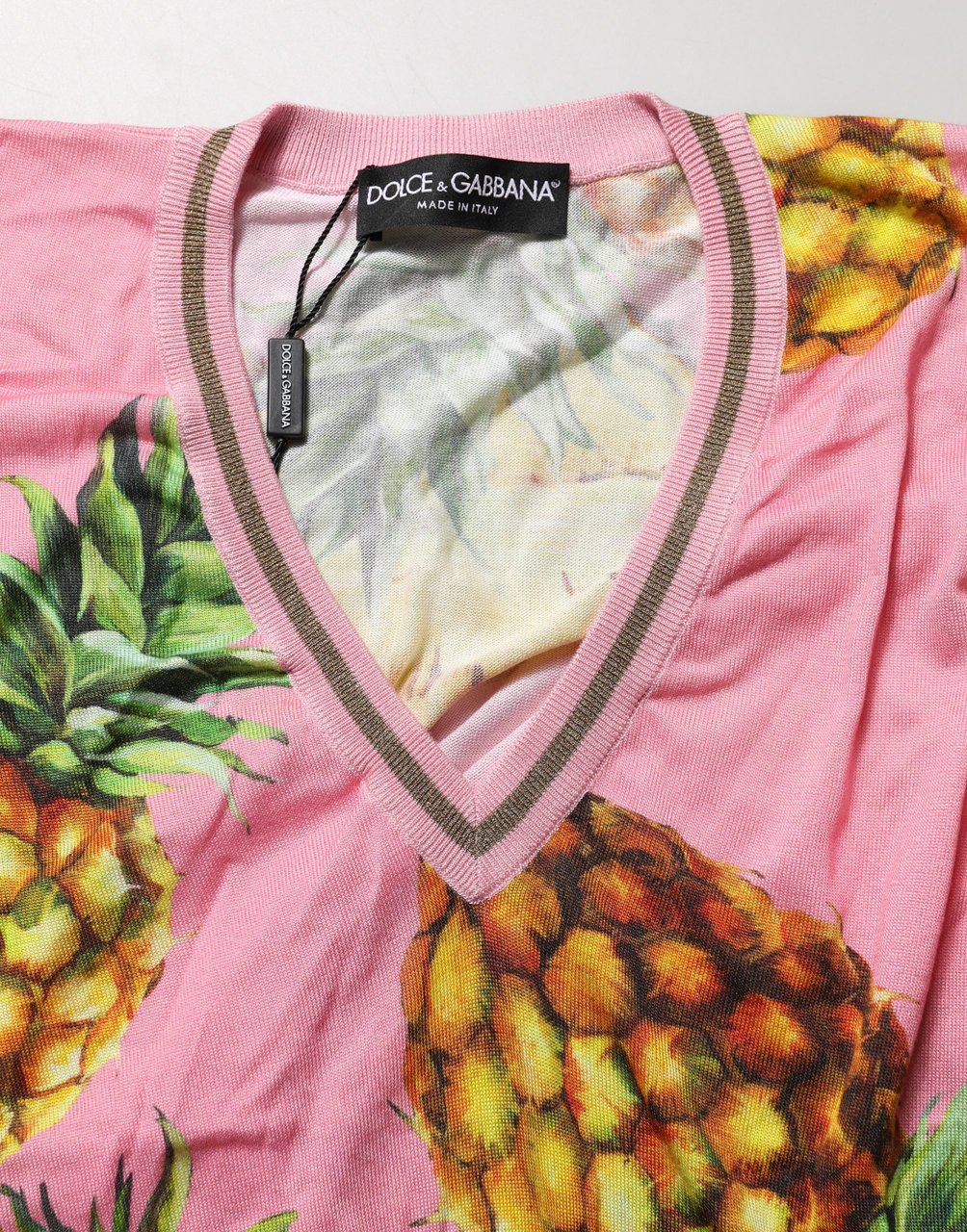 Dolce & Gabbana Pink Pineapple Vneck Short Sleeve Cropped Top Roze