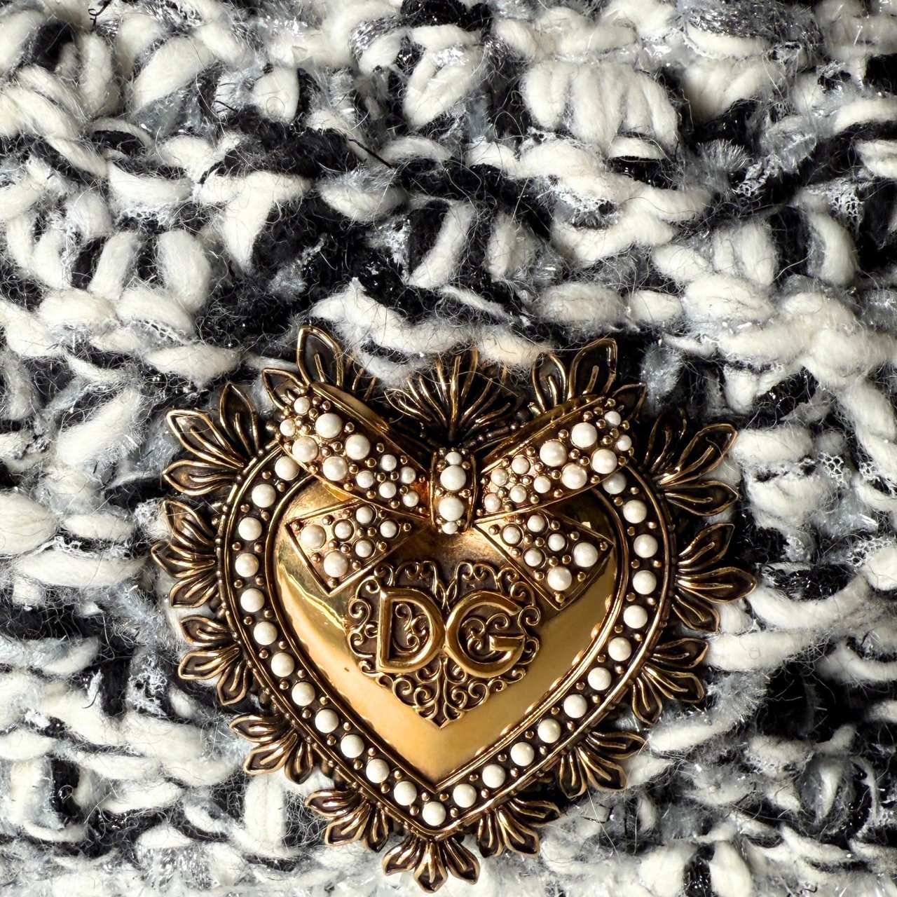 Dolce & Gabbana Dolce & Gabbana Große Schultertasche Devotion aus Strickgewebe Grau Fullset / neuwertig Grijs