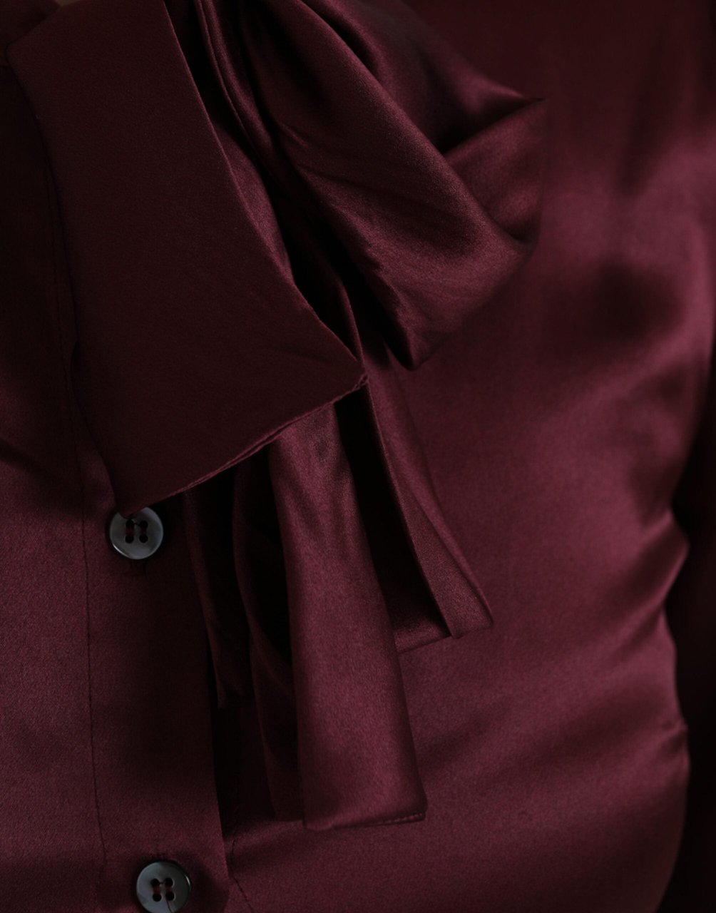 Dolce & Gabbana Maroon Ascot Collar Long Sleeve Top Blouse Zwart