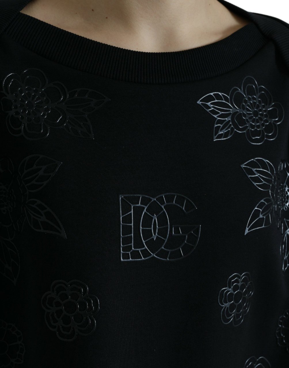 Dolce & Gabbana Black Pullover Floral Logo Applique Sweater Zwart