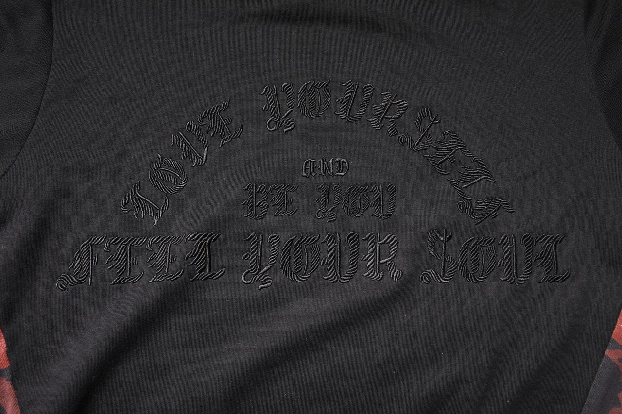 Dolce & Gabbana Black Embroidered Crew Neck Pullover Sweater Zwart