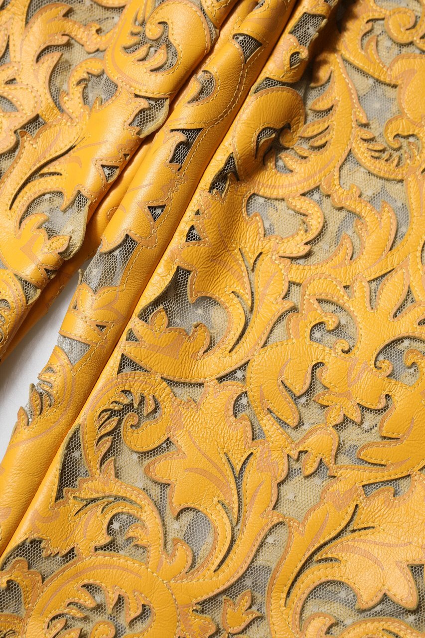 Dolce & Gabbana Yellow Floral Lace Mid Waist Capri Pants Geel