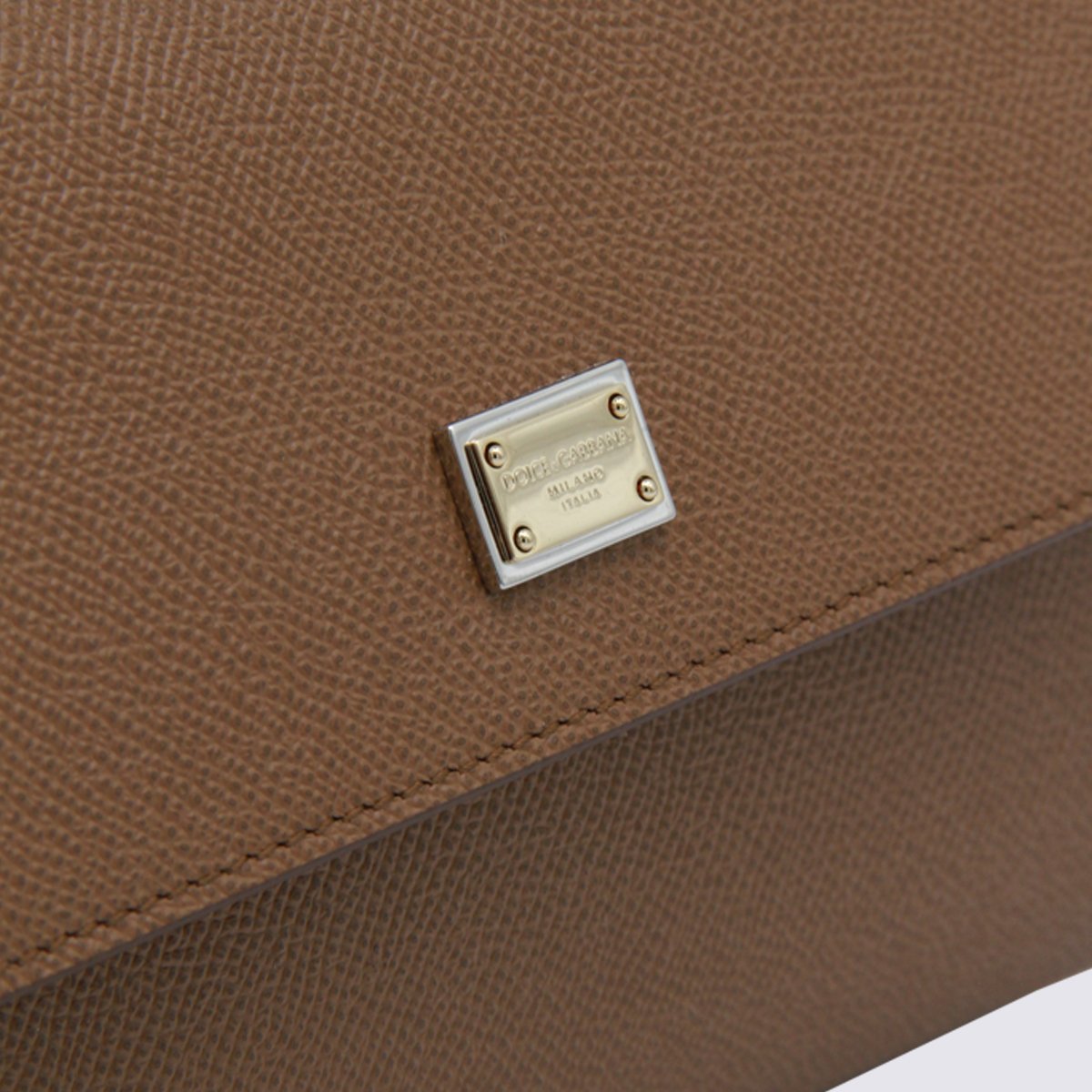 Dolce & Gabbana Trapezoidal Handbag With Gold-Tone Hardware And Detachable Strap Bruin