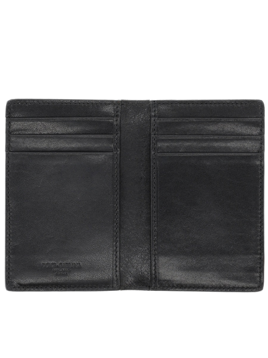 Dolce & Gabbana Neutrals Sleek Metallic Emblem Card Holder Zwart