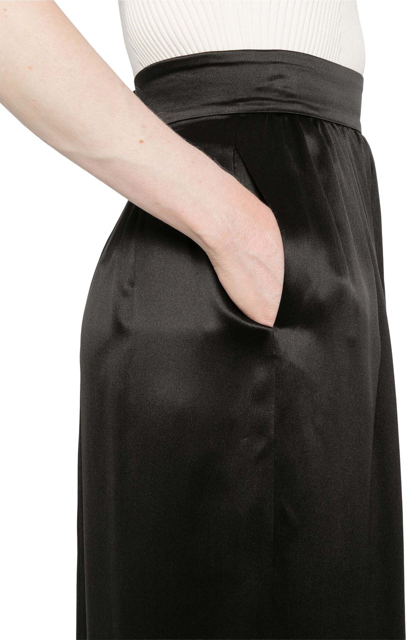 Dolce & Gabbana Maxi Skirt in Smooth Viscose with Gathered Waistband Zwart
