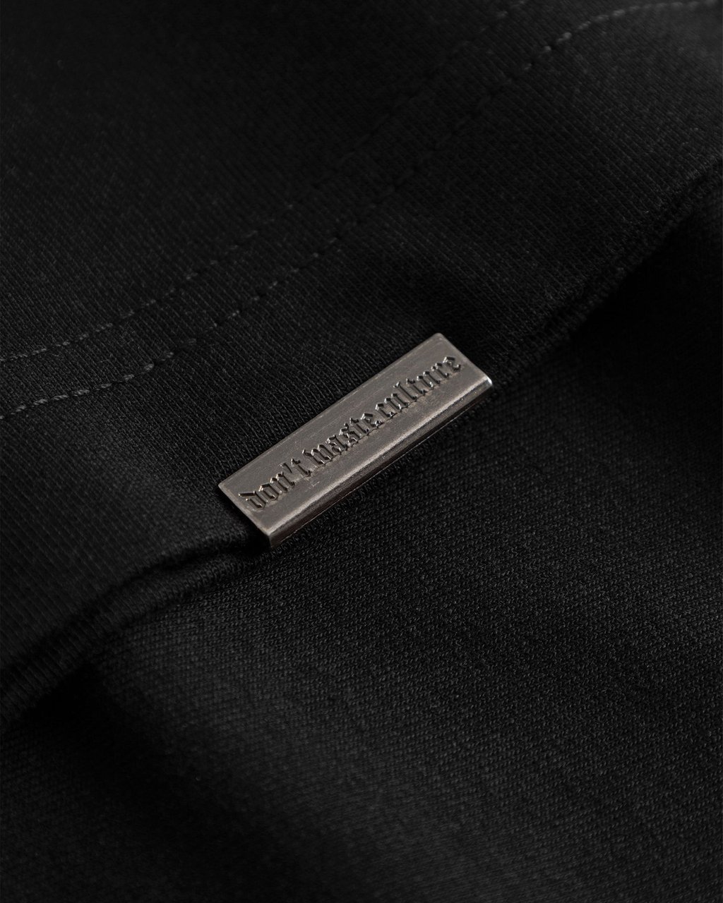 Don't Waste Culture Oshimi T-Shirt Zwart