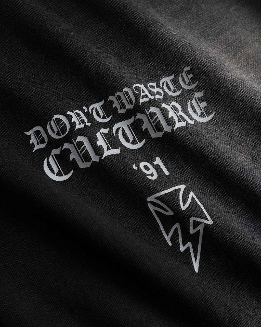 Don't Waste Culture Thunder T-Shirt Zwart