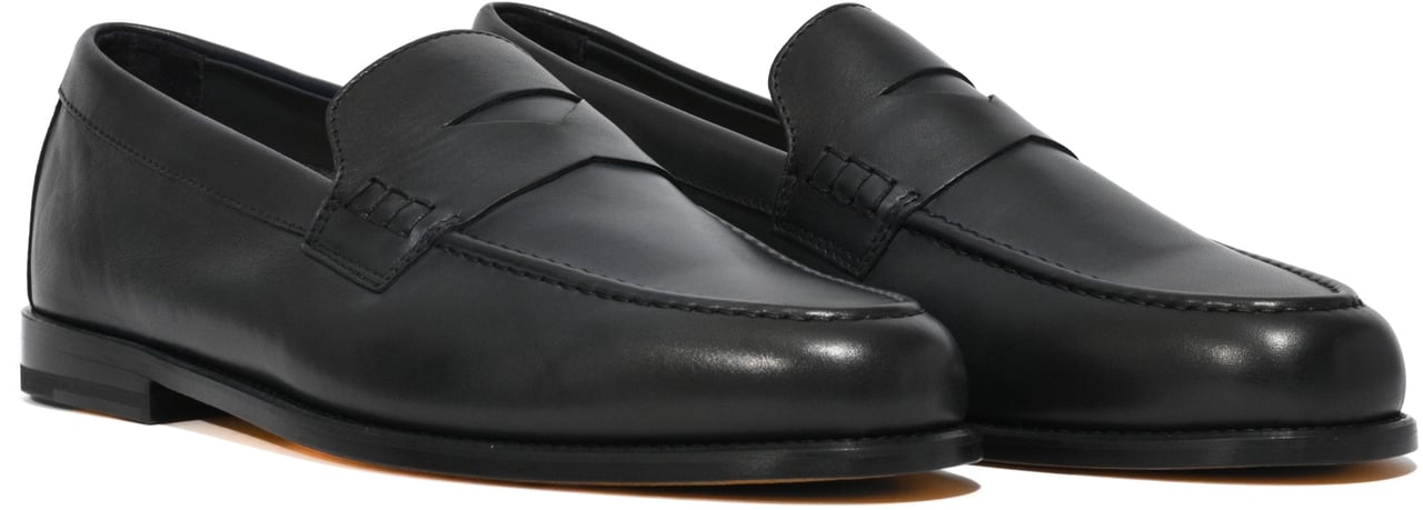 Doucal's Flat Shoes Zwart
