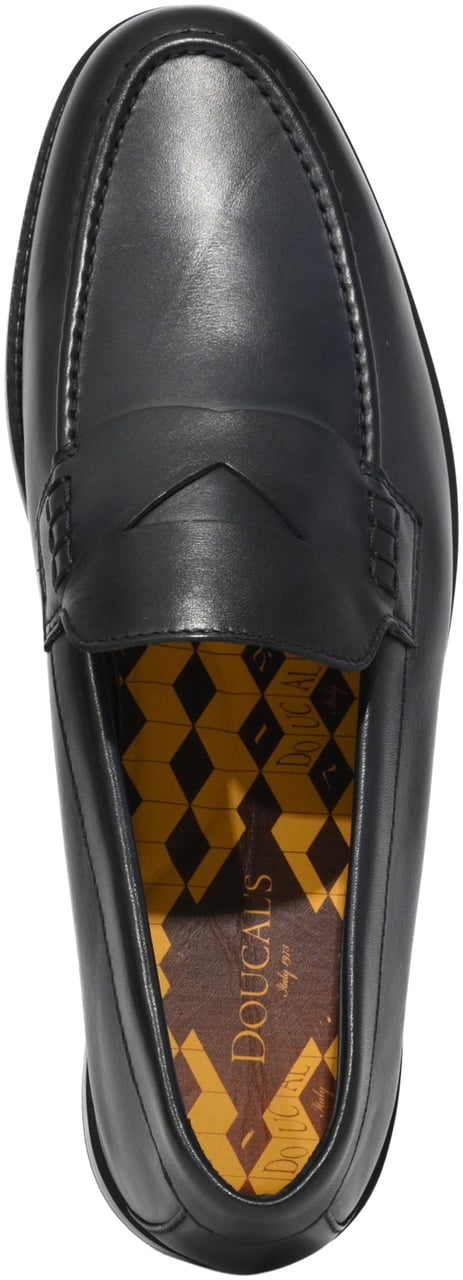 Doucal's Flat Shoes Zwart