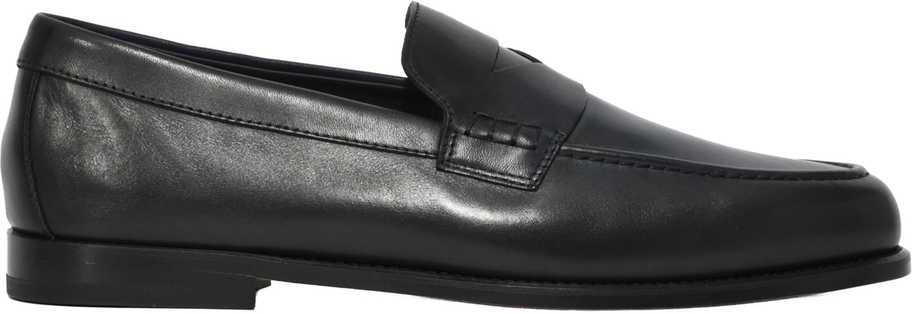 Doucal's Flat Shoes Zwart