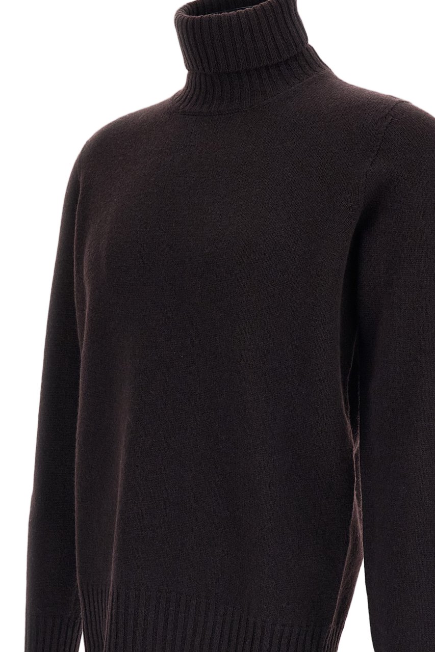 Drumohr Ribbed Turtleneck Sweater in Luxurious Jersey-Knit Wool Bruin