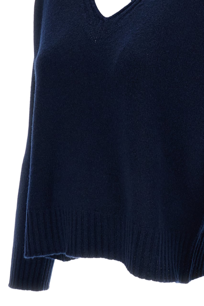 Drumohr Boxy Cut Cashmere Sweater with Ribbed V-Neck Blauw