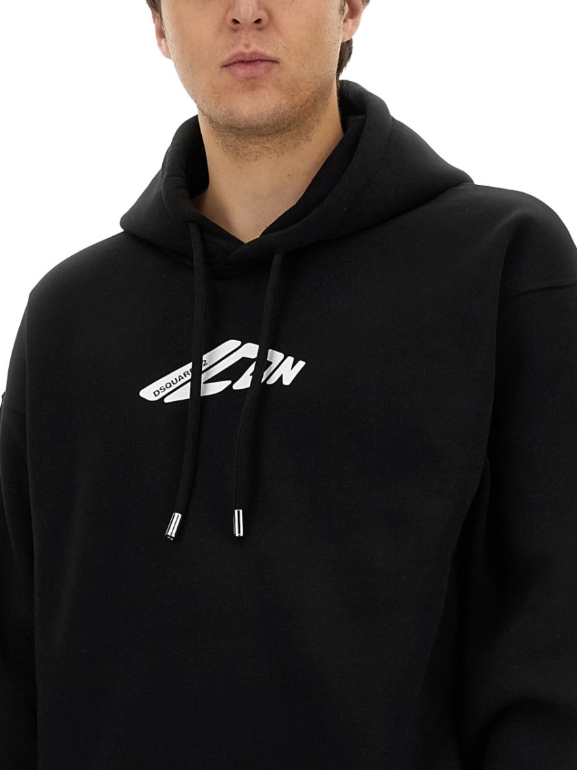 Dsquared2 Cropped Sweatshirt With Bold Logo Print Zwart