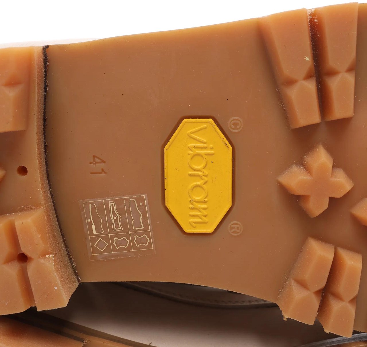 Eleventy Eleventy Leather Lace-Up Shoes with Vibram Sole in Beige, Size 41 EU Beige