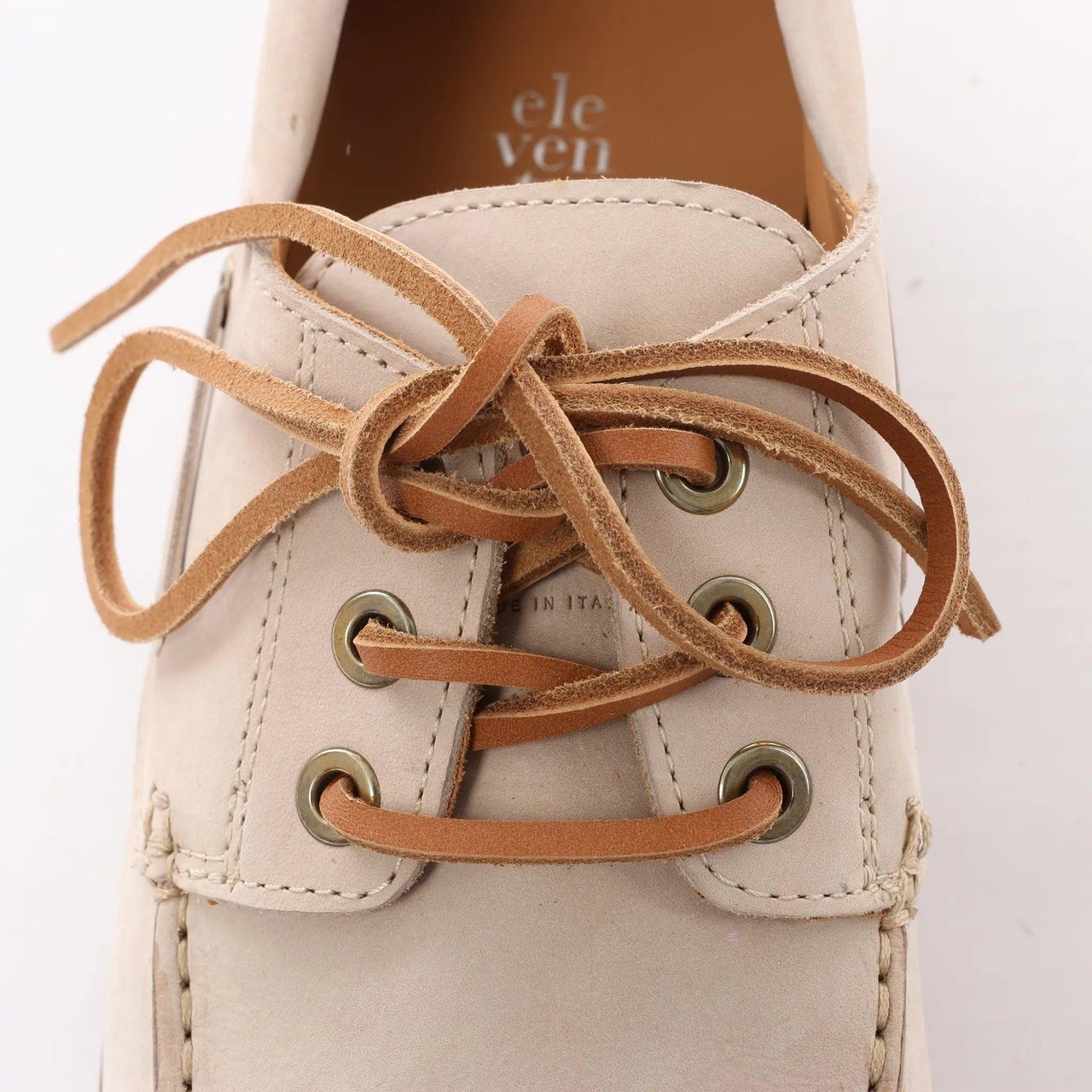 Eleventy Eleventy Leather Lace-Up Shoes with Vibram Sole in Beige, Size 41 EU Beige