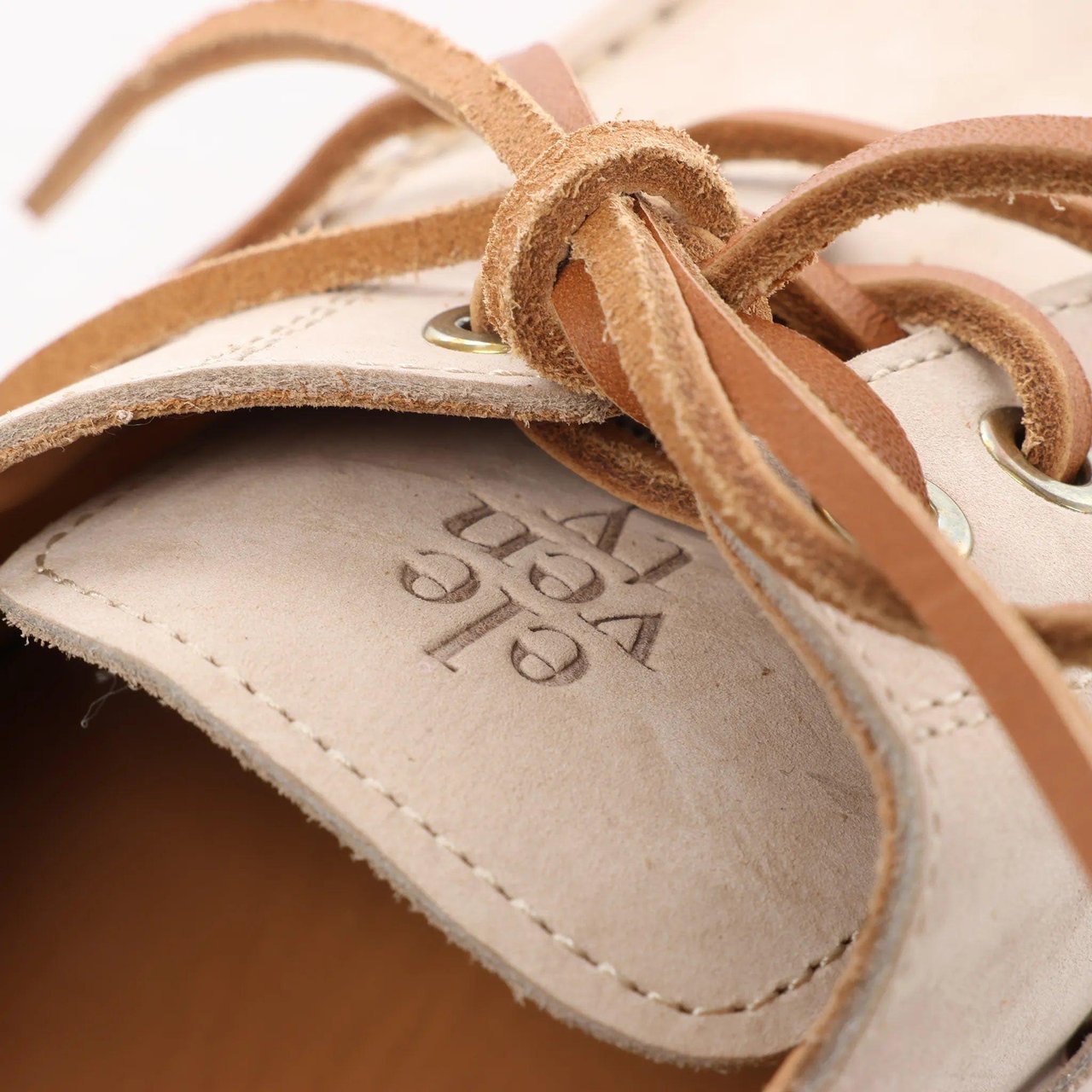 Eleventy Eleventy Leather Lace-Up Shoes with Vibram Sole in Beige, Size 41 EU Beige