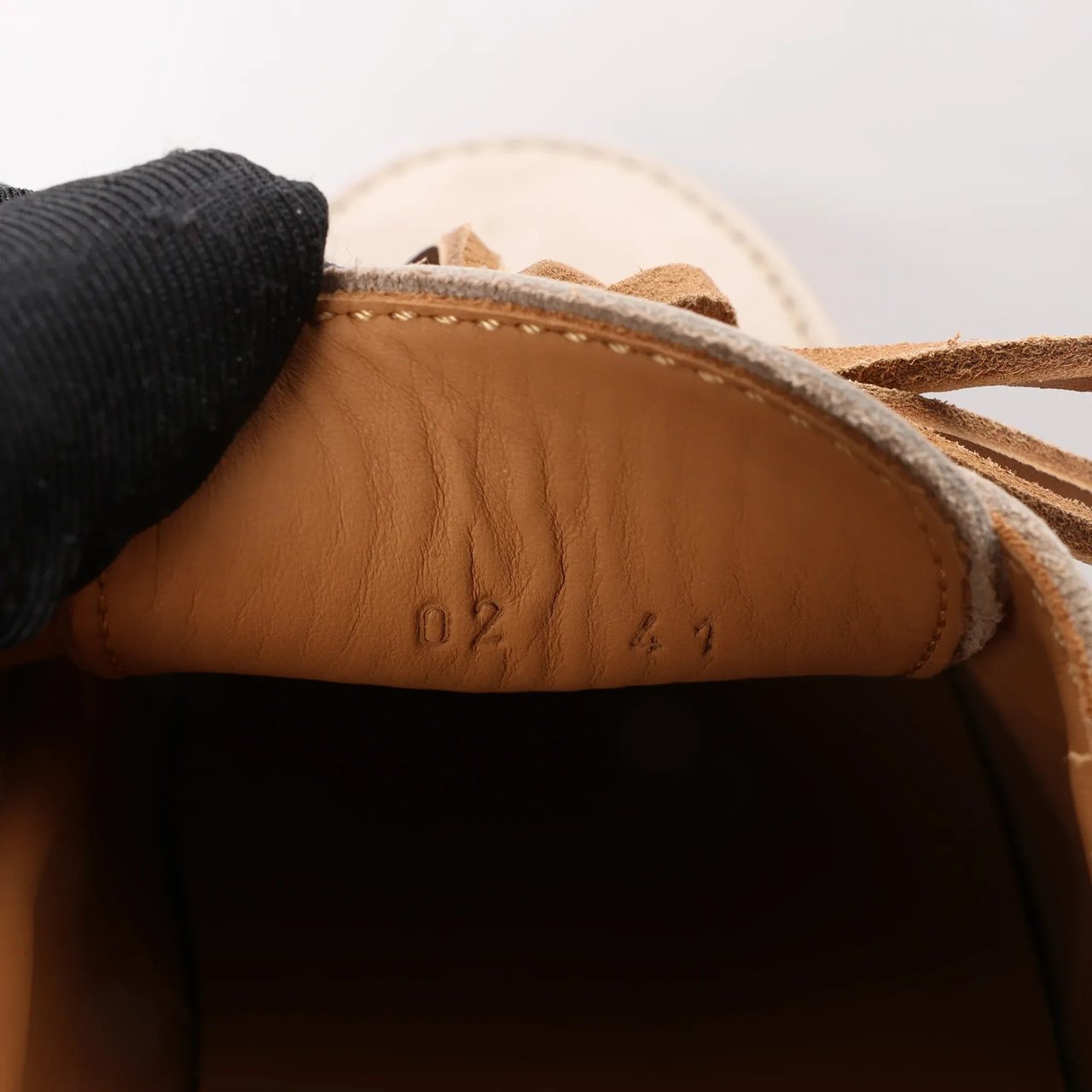 Eleventy Eleventy Leather Lace-Up Shoes with Vibram Sole in Beige, Size 41 EU Divers
