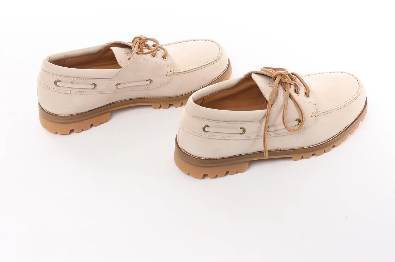 Eleventy Eleventy Leather Lace-Up Shoes with Vibram Sole in Beige, Size 41 EU Divers