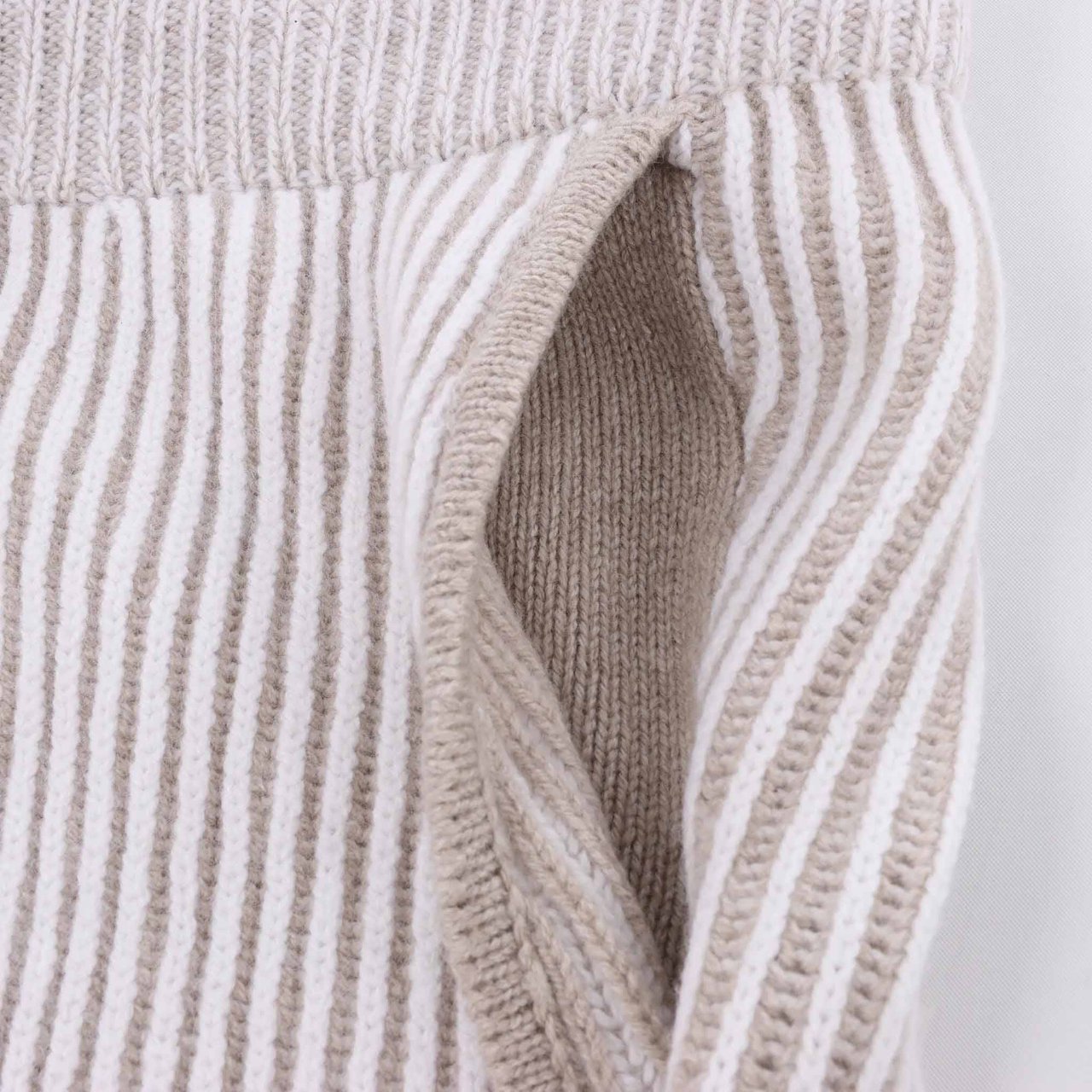 Eleventy Casual Wool Trousers in Light Gray, Size M Grijs