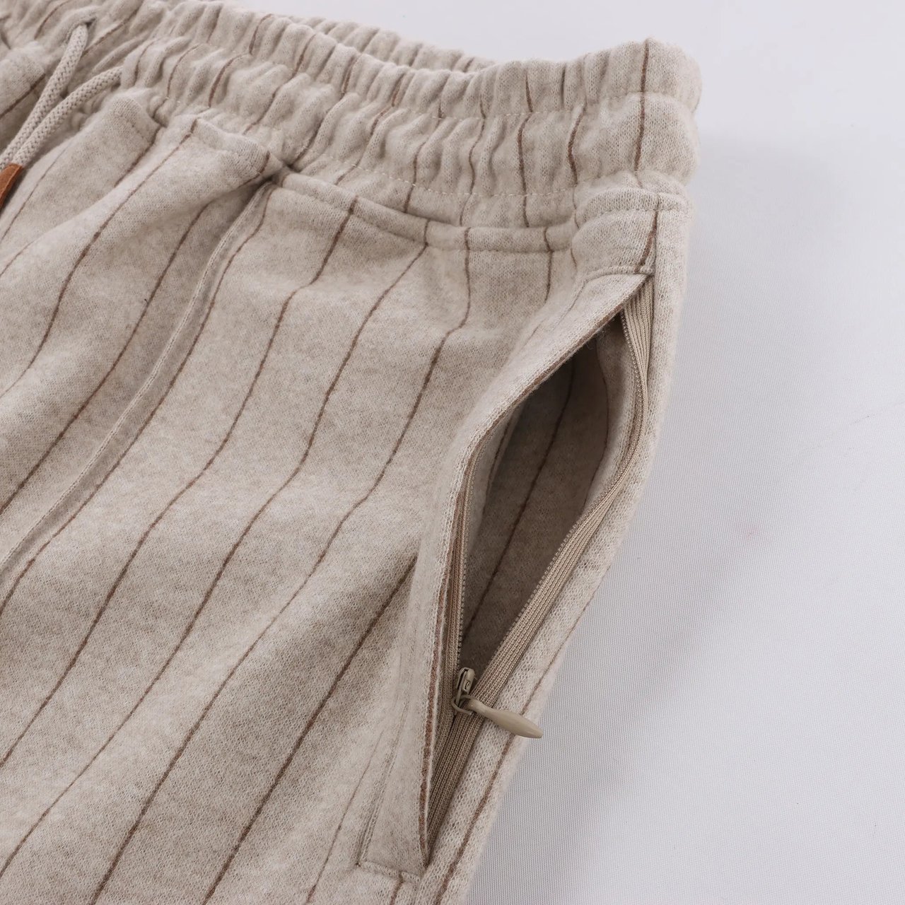 Eleventy Wool Trousers in Beige, Size M Beige