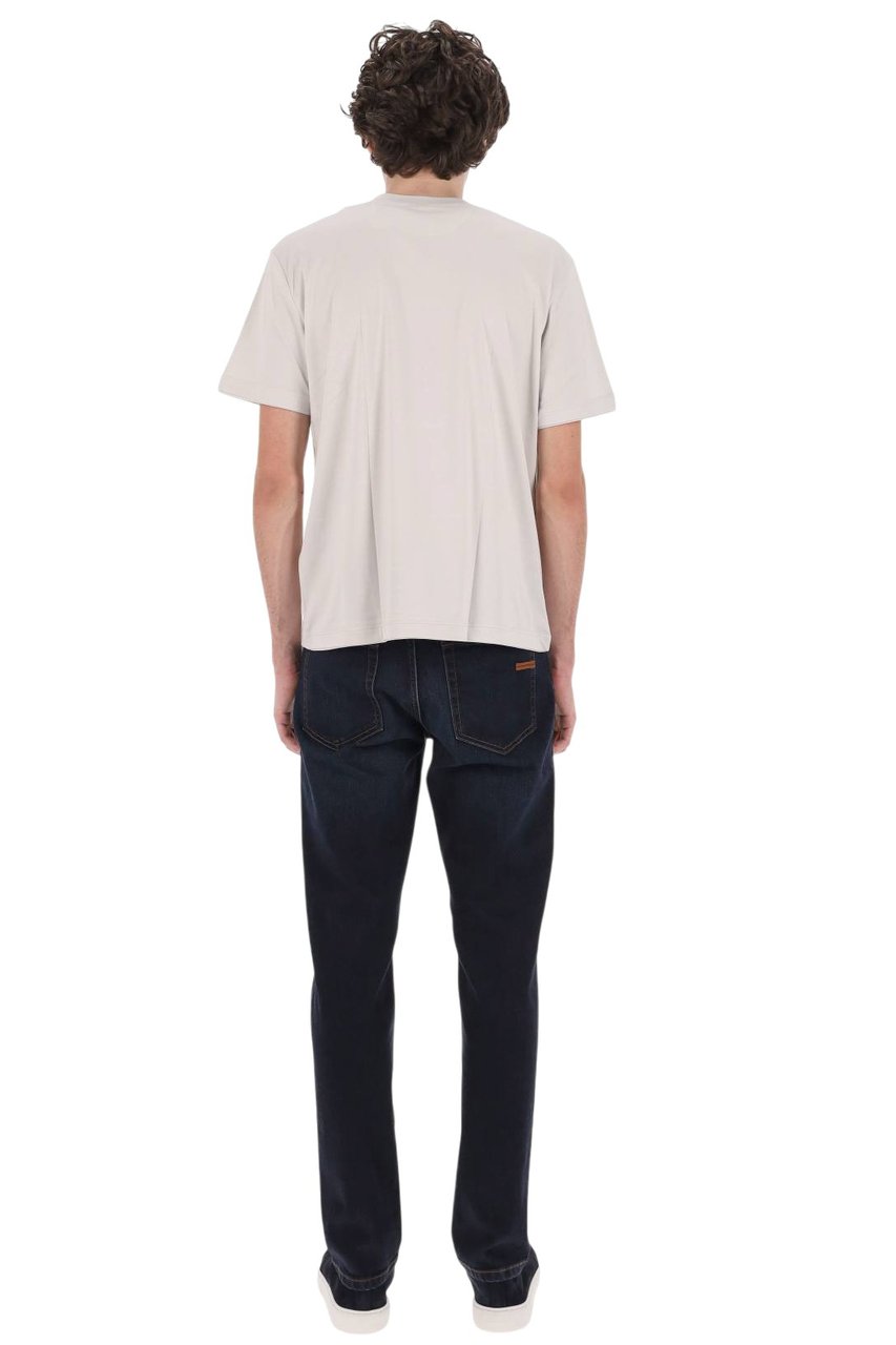 Eleventy Relaxed Fit Crew Neck T-Shirt with Clean Stitching Wit