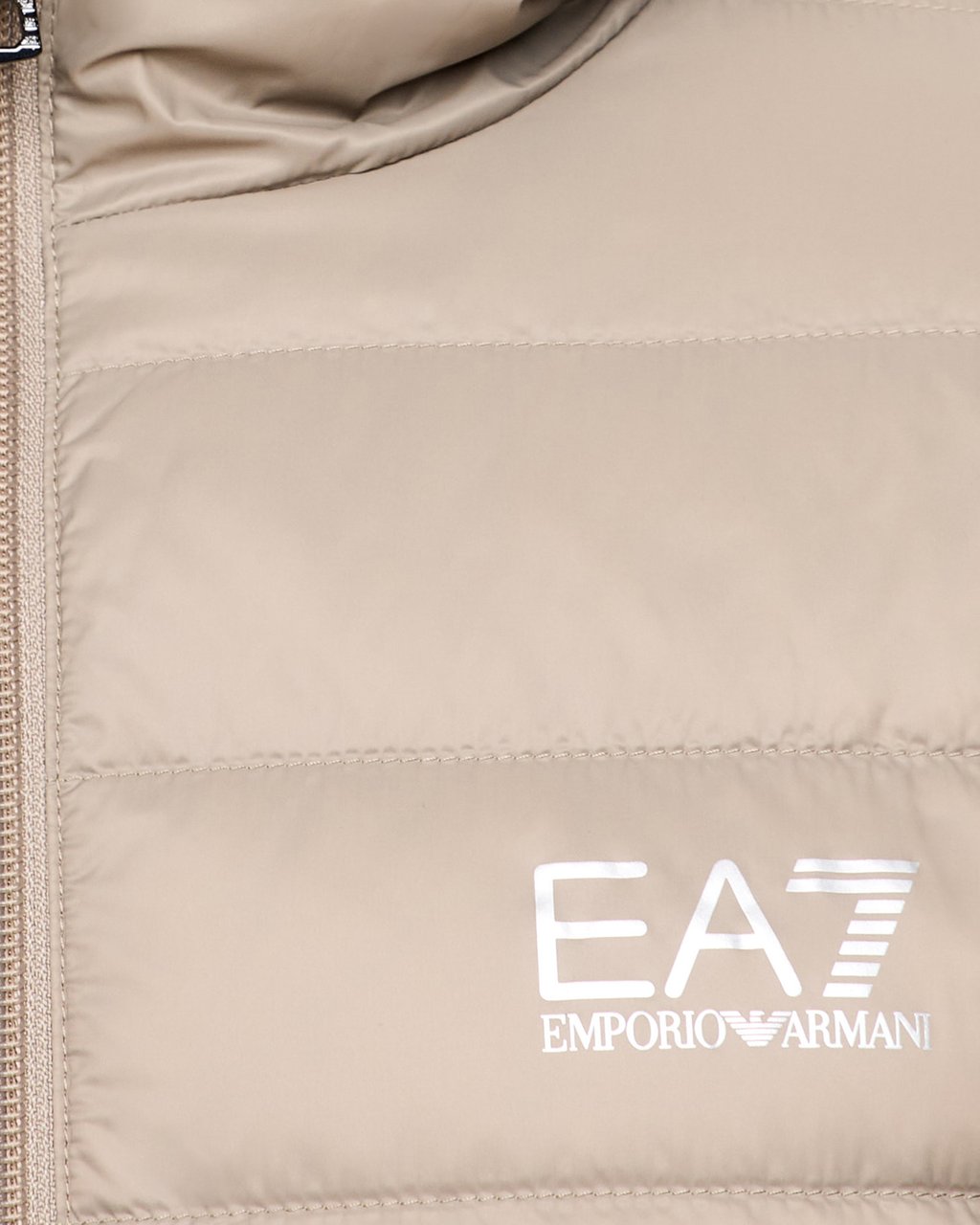 Emporio Armani Packable Down-Filled Jacket with Horizontal Quilting and Stand-Up Collar Neutraal