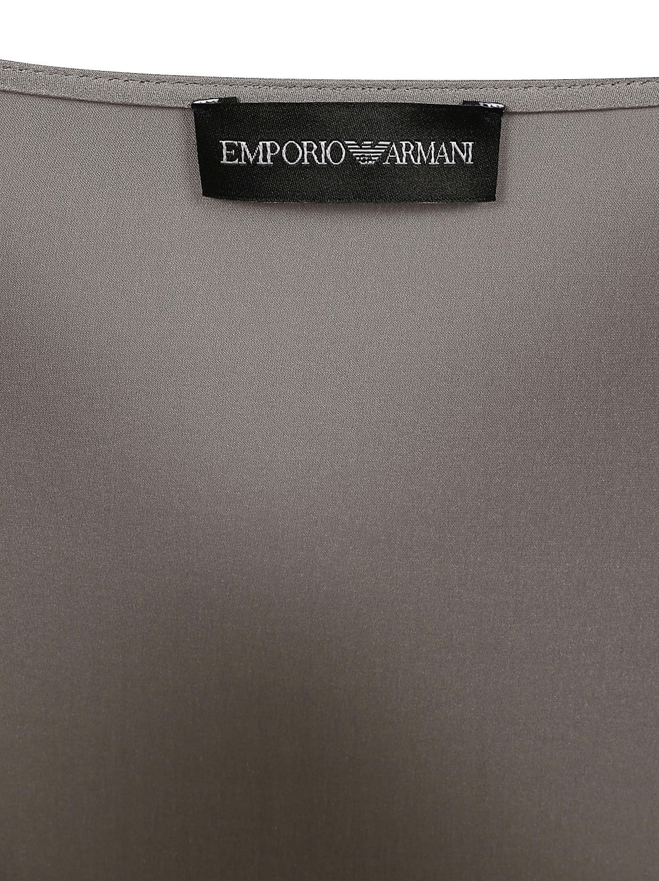 Emporio Armani Sleeveless Satin Top with V-Neckline and Flowing Fit Zilver