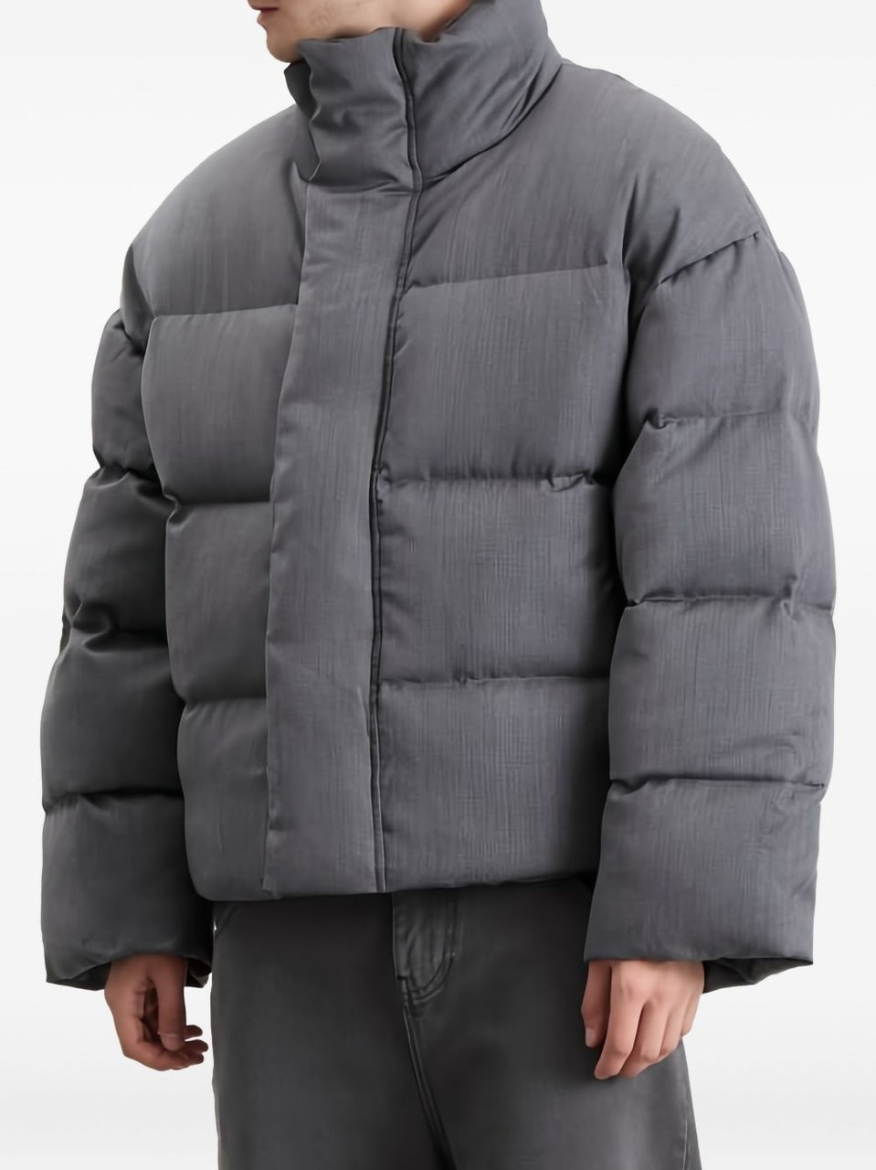 Entire Studios Boxy Cropped Grey Down Jacket With Concealed Closure And Textured Fabric Grijs