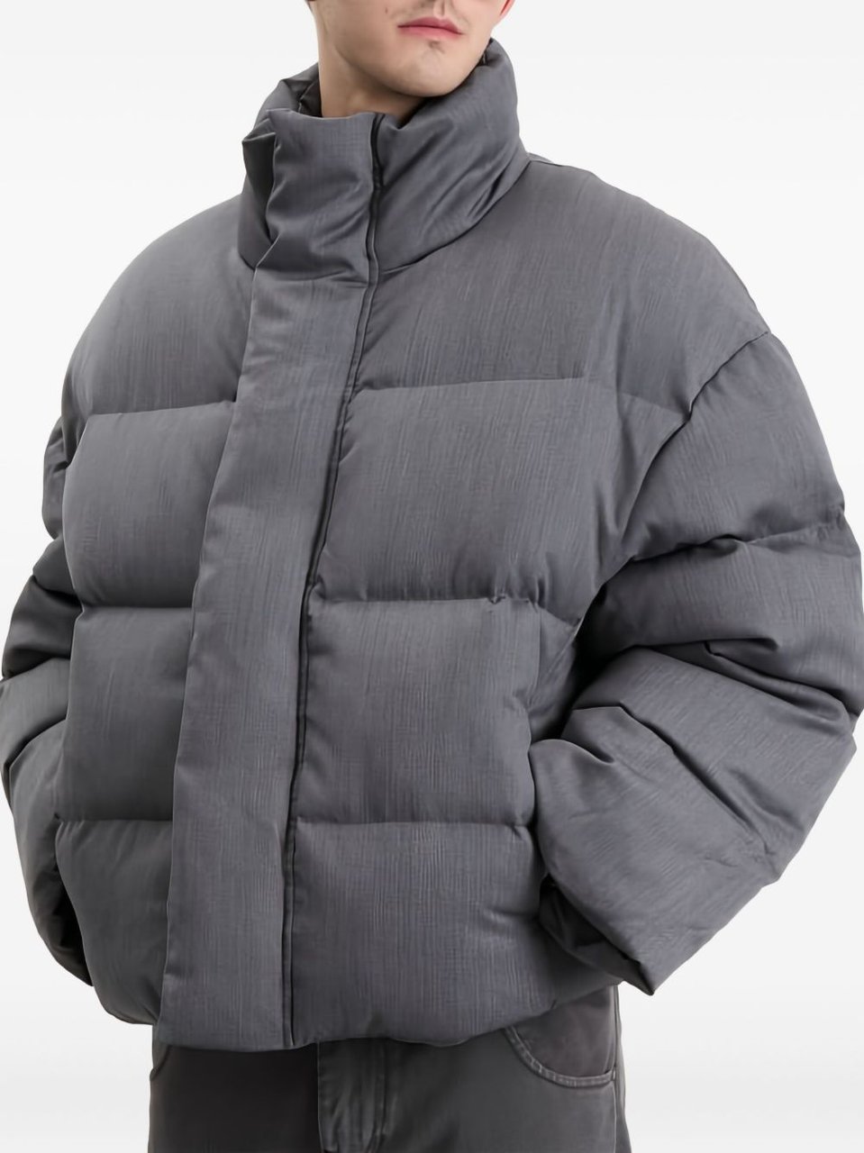 Entire Studios Boxy Cropped Grey Down Jacket With Concealed Closure And Textured Fabric Grijs
