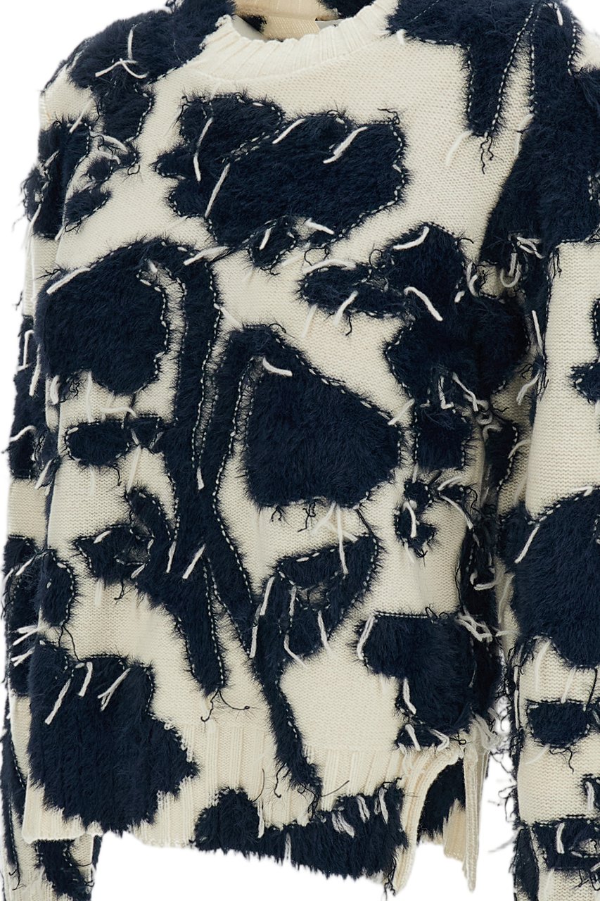 Erdem Textured Floral Knit Jumper with Cropped Silhouette and Cutaway Side Split Neutraal