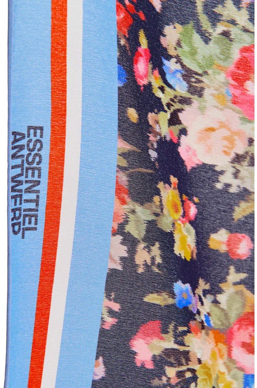 ESSENTIEL ANTWERP JUNGLE LIGHT BLUE FOULARD SCARF Lichtblauw