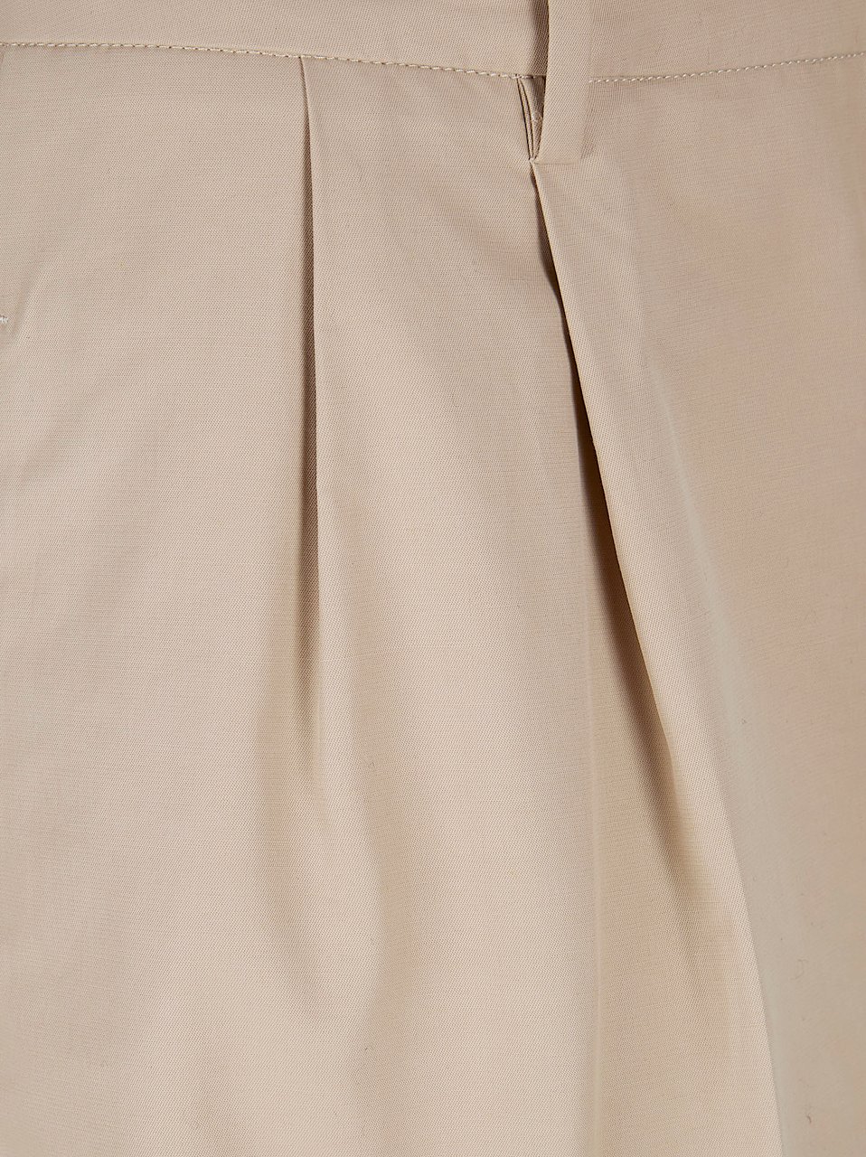 Fabiana Filippi Tailored High-Waist Beige Shorts with Pleats Neutraal