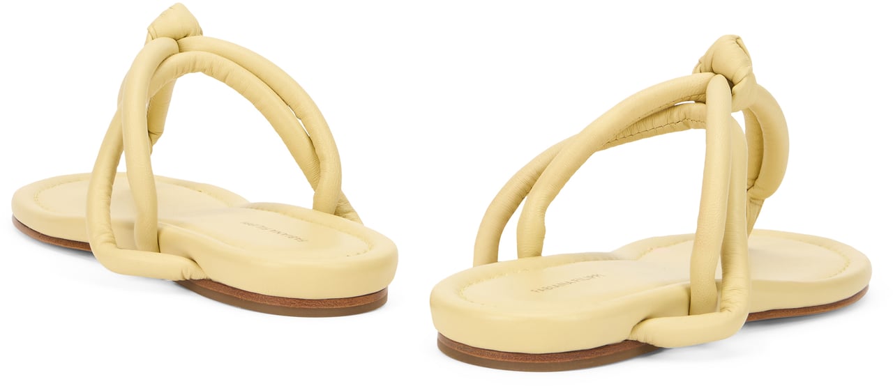 Fabiana Filippi Yellow lightweight sandals with elegant design. Geel