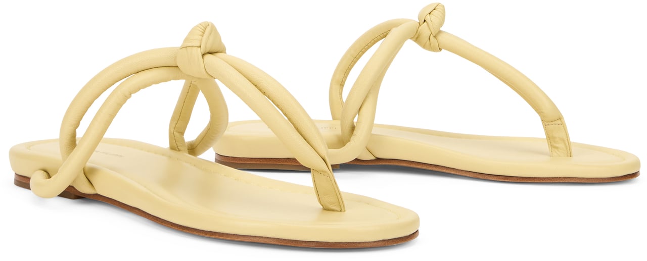 Fabiana Filippi Yellow lightweight sandals with elegant design. Geel