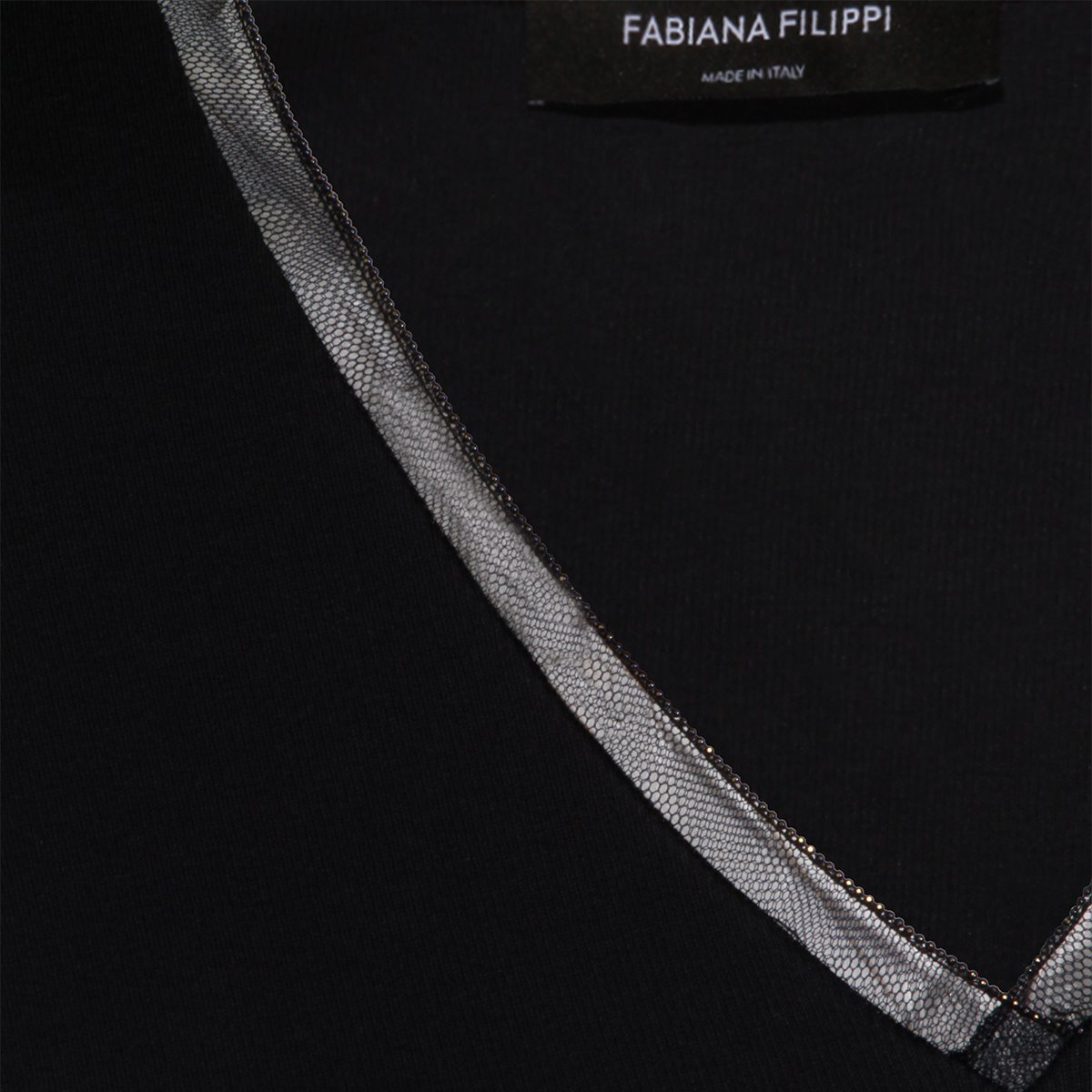 Fabiana Filippi Fitted Long-Sleeved Top with Deep V-Neckline Zwart