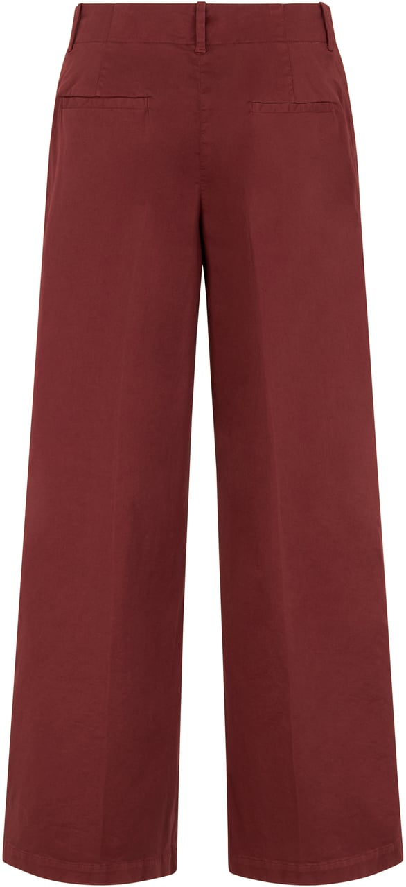 Fabiana Filippi Baggy bordeaux colored pants, minimalist and chic. Rood
