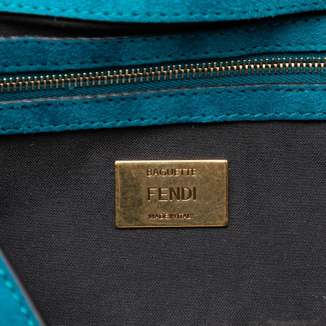 Fendi Medium Suede Baguette Satchel Blauw