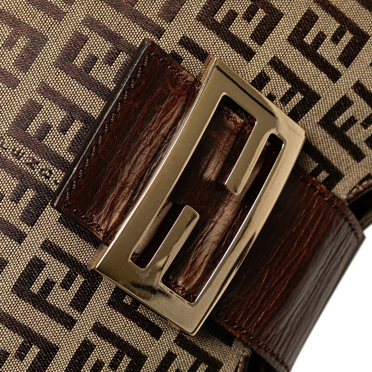 Fendi Zucchino Canvas Shoulder Bag Bruin