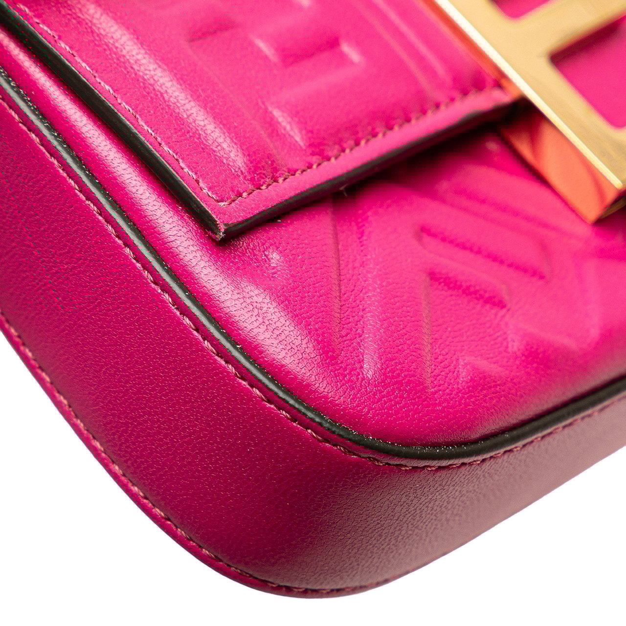 Fendi Zucca Embossed Leather Baguette Phone Pouch Satchel Roze