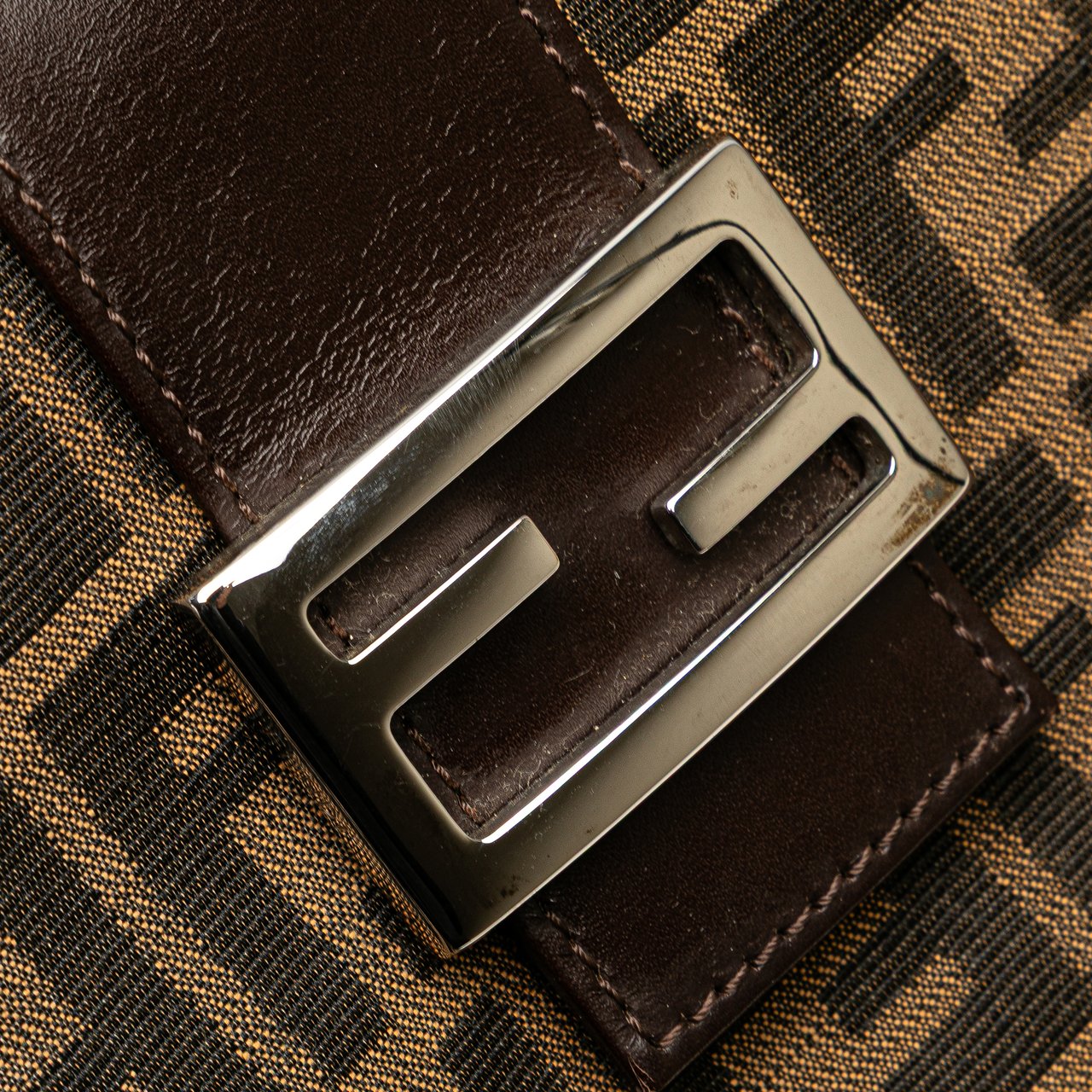 Fendi Zucca Canvas Shoulder Bag Bruin