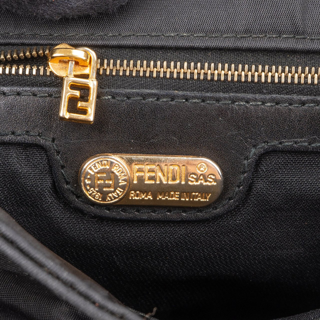 Fendi Fendi FF Buckle Handbag Zwart