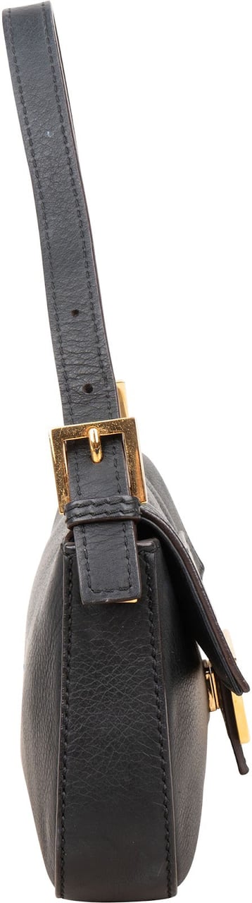 Fendi Vitello Leather Baguette Shoulder Bag Zwart