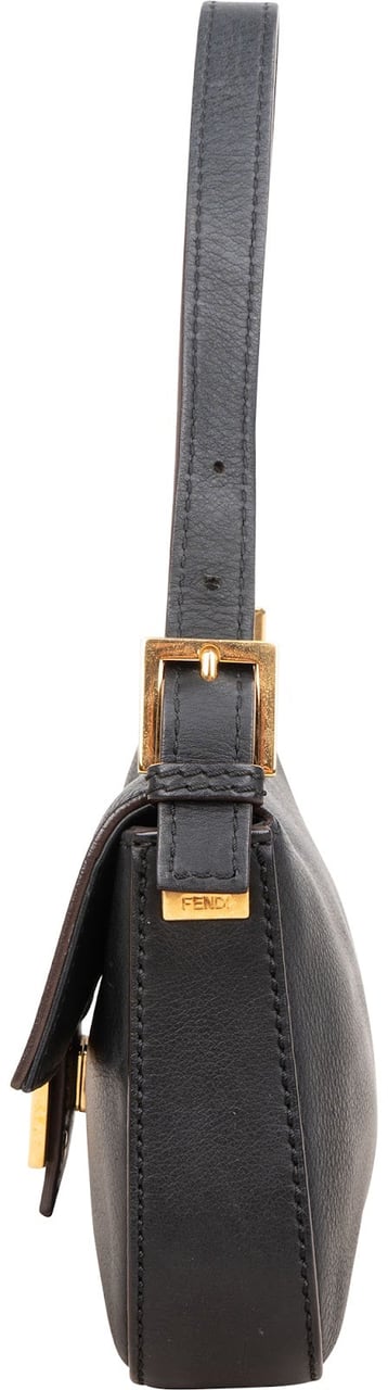 Fendi Vitello Leather Baguette Shoulder Bag Zwart