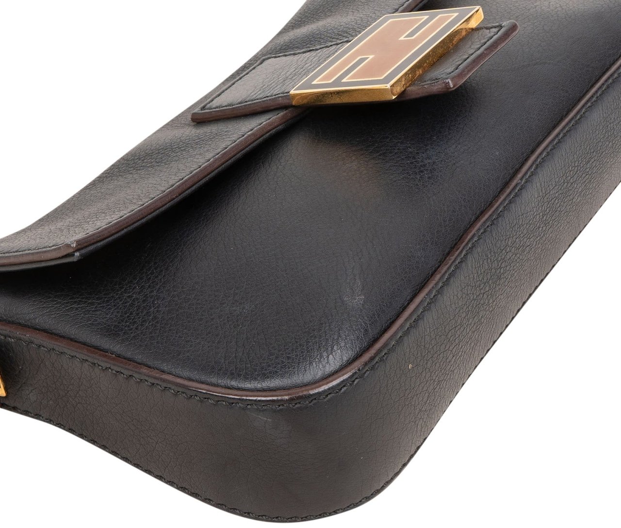Fendi Vitello Leather Baguette Shoulder Bag Zwart