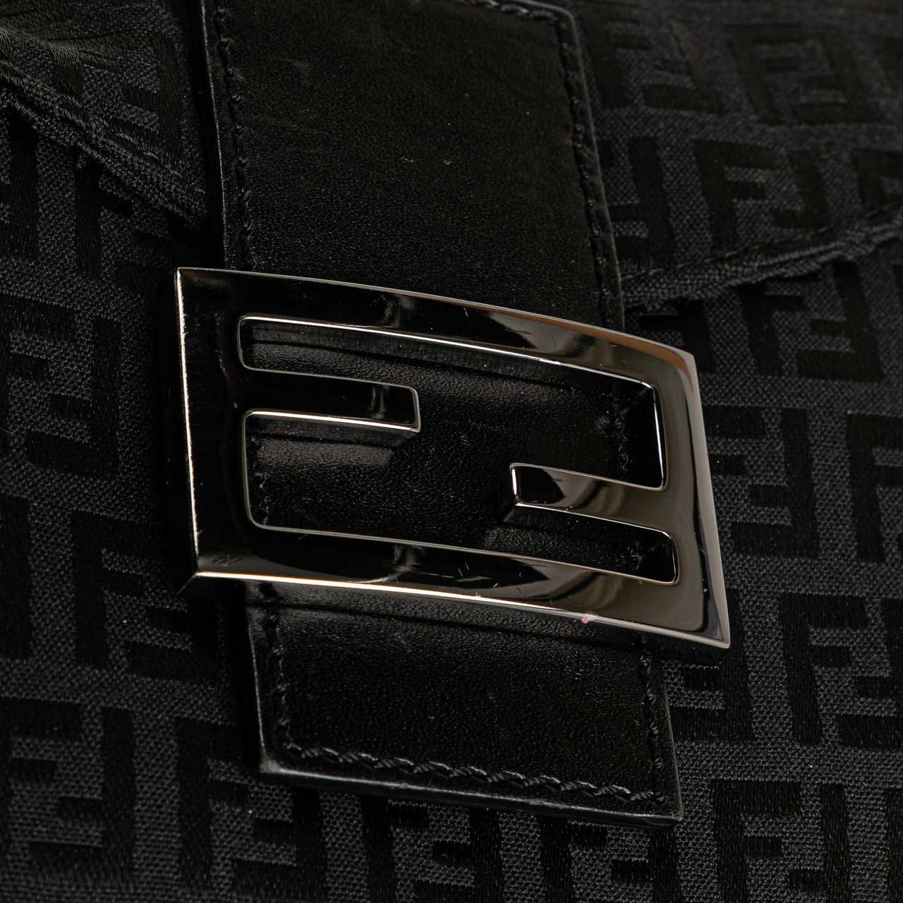 Fendi Zucchino Canvas Double Flap Mamma Zwart