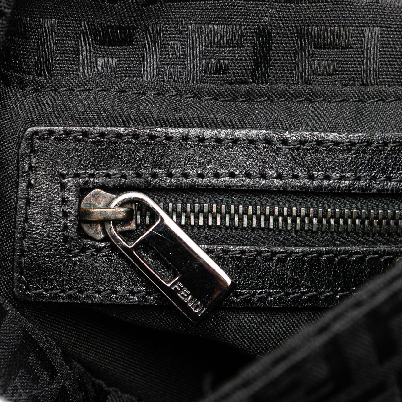 Fendi Zucchino Canvas Double Flap Mamma Zwart