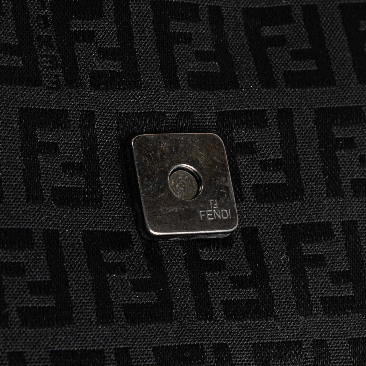 Fendi Zucchino Canvas Double Flap Mamma Zwart